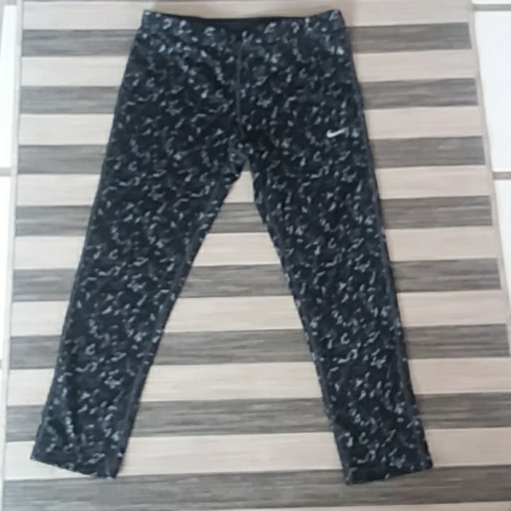 Nike dry-fit Work out crops.
